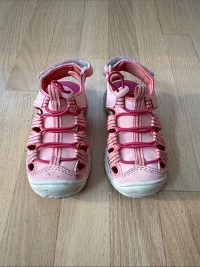 Girls Pink Closed-Toe Active Sandals with Elastic Bungee